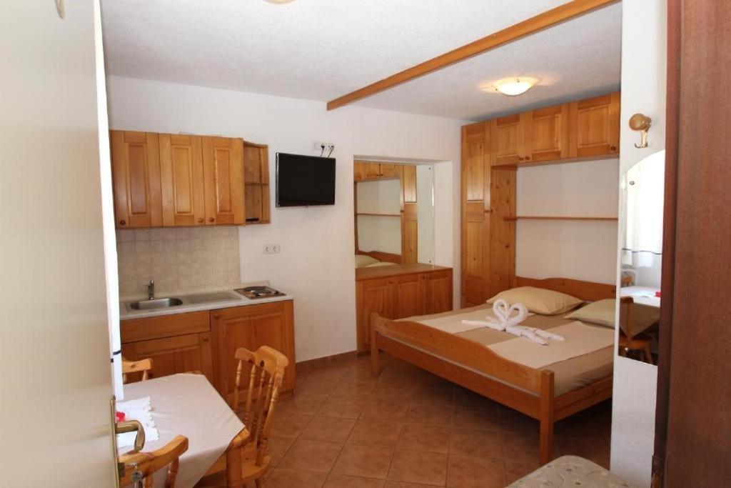 Lovely Studio Apartments Mali Raj Vrsar Exteriör bild