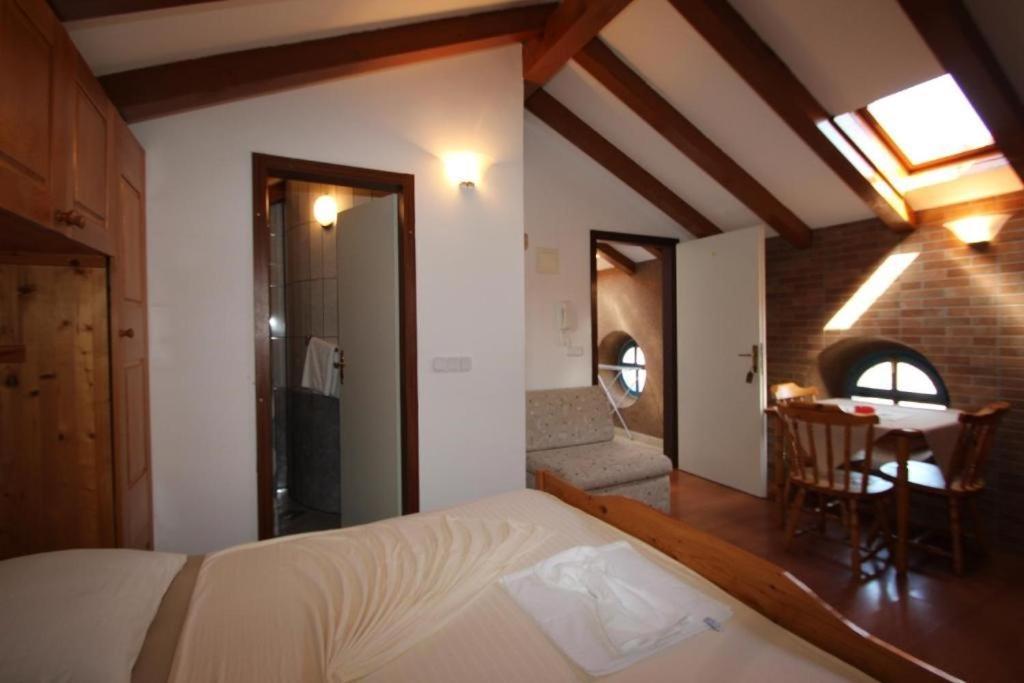 Lovely Studio Apartments Mali Raj Vrsar Exteriör bild